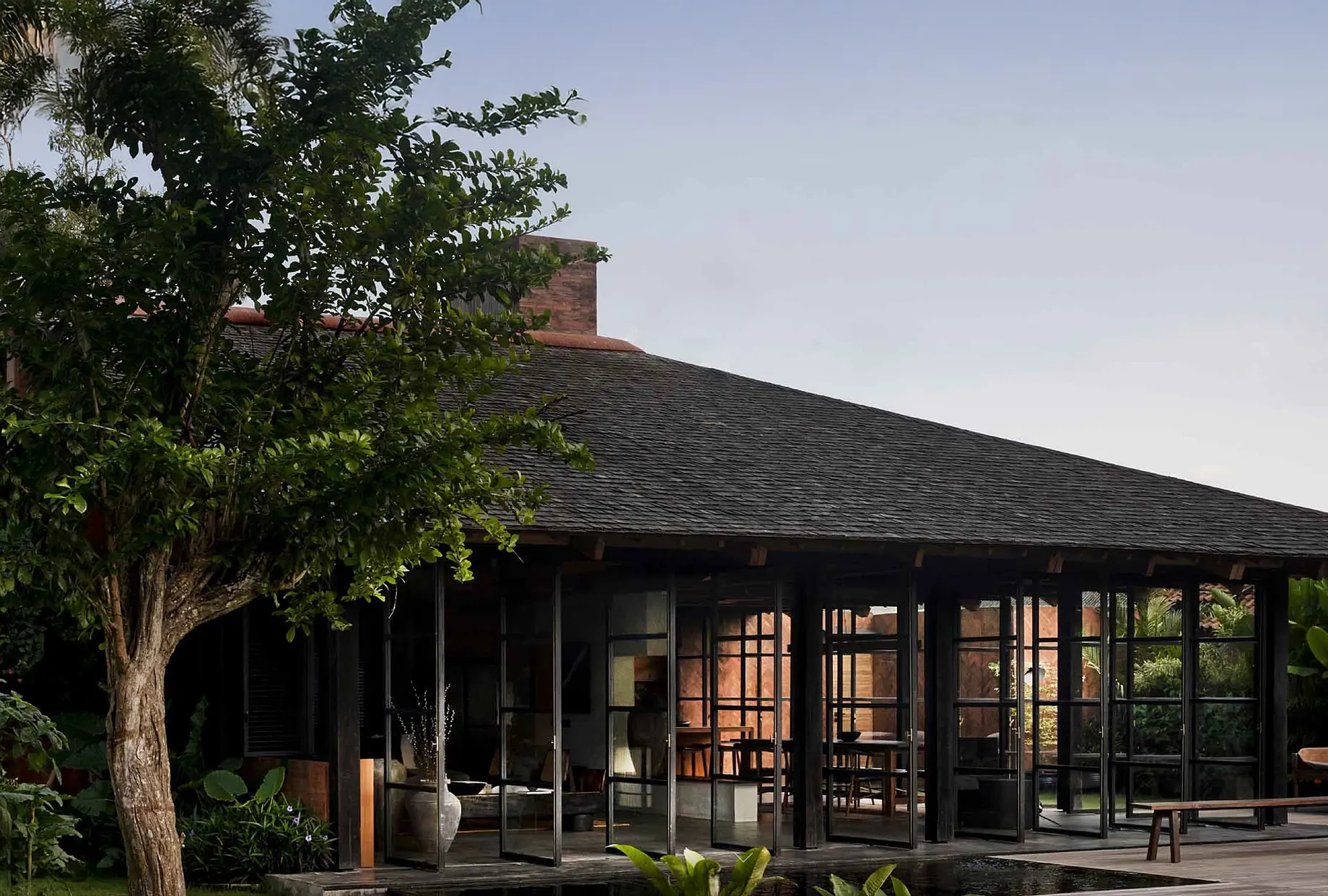 Architektonische Darstellung des Desa Pura Wohnprojekts auf Bali, eingebettet in die natürliche Umgebung.